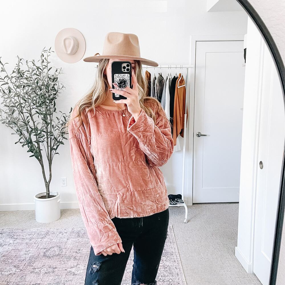 TELA Tortellino Dusty Rose Pink Quilted Velvet Long Sleeve Top‎